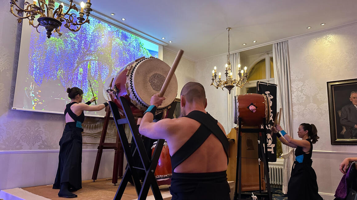 ２０２４年 新年会 Kaufmannskasino, 写真: Mai Hanashima